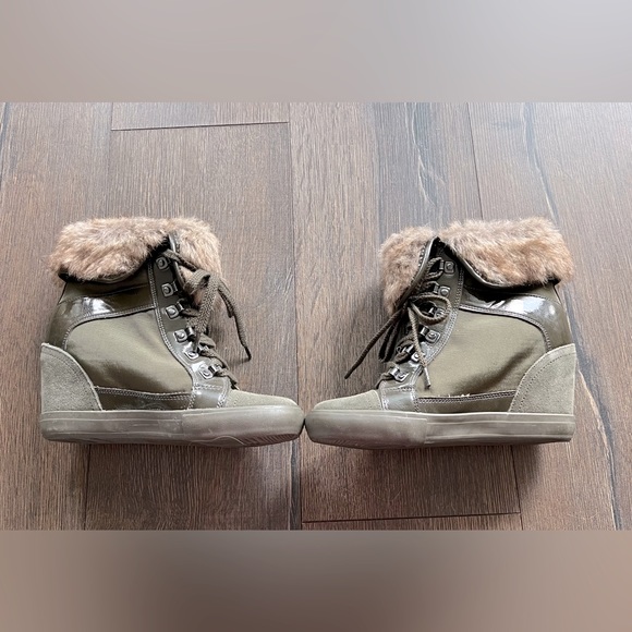 Sale!ALDO Women's Army Green Wedge Bootie Boots Leather/Canvas Fur Top- Size 7.5 - Picture 3 of 5